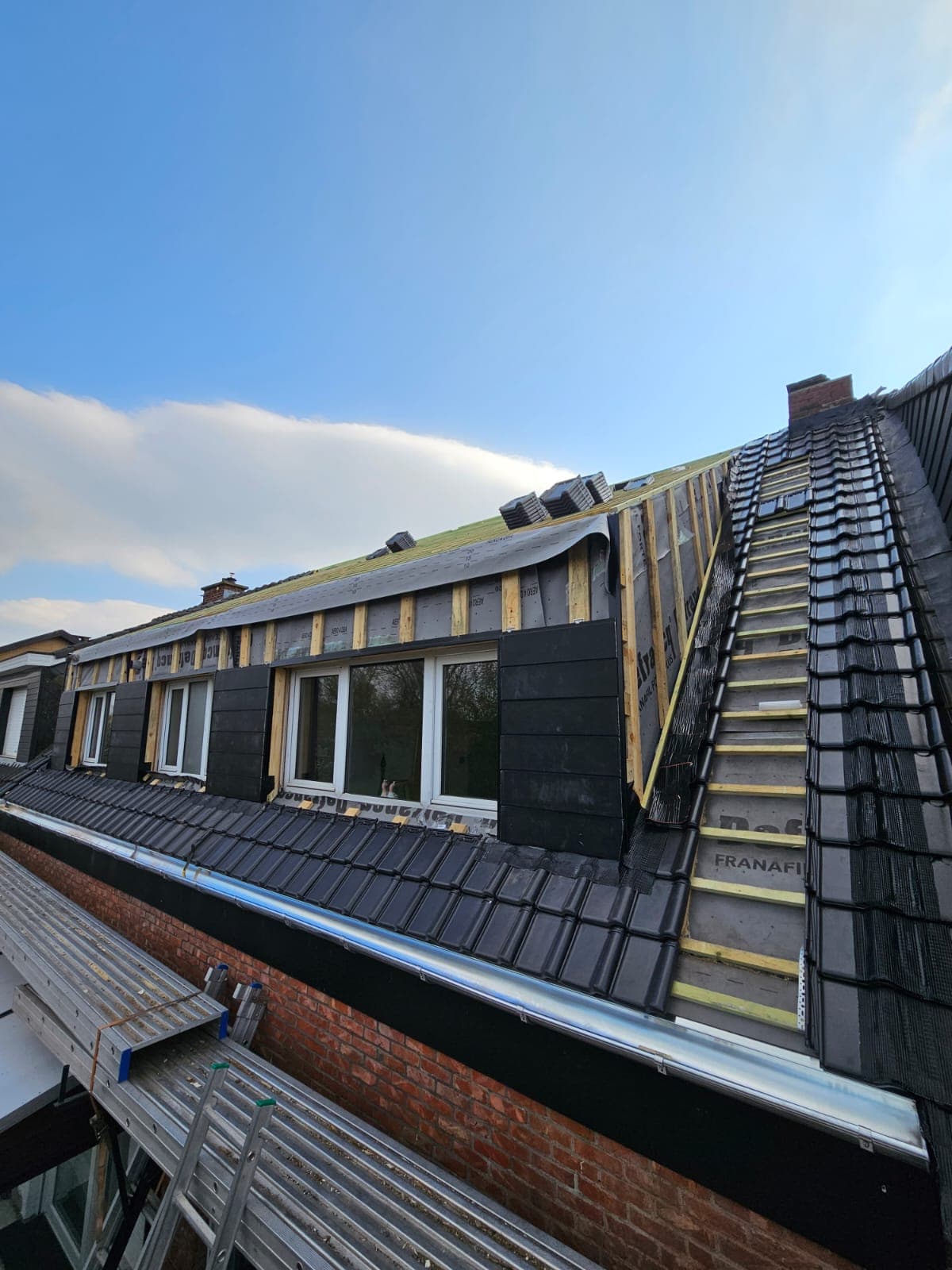 Dakrenovatie hellend dak en bekleden van dakkapel